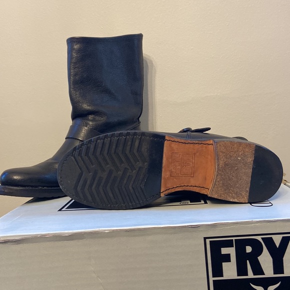 FRYE Veronica Shortie Black Booties - like new, size 7.5 - Picture 6 of 7